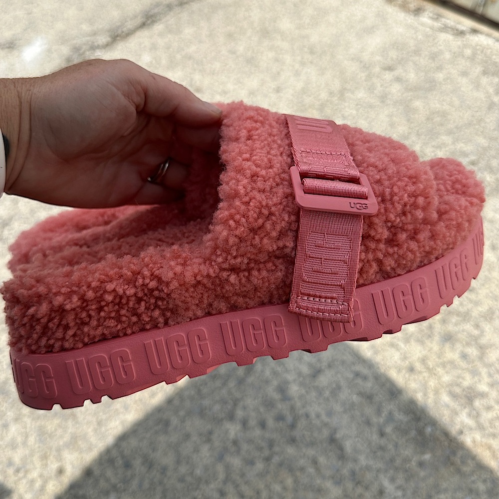 UGG FLUFFITA